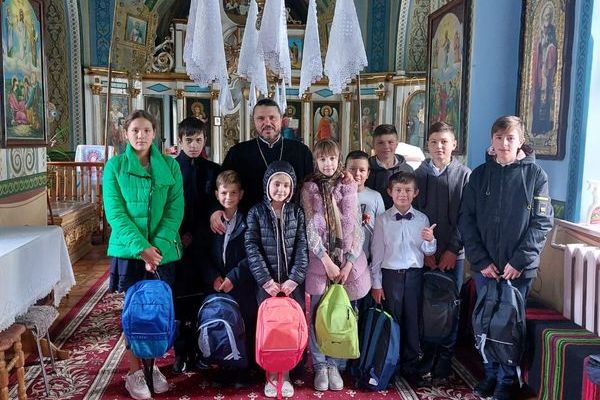 Episcopia Hușilor alături de copiii din Episcopia de Bălţi