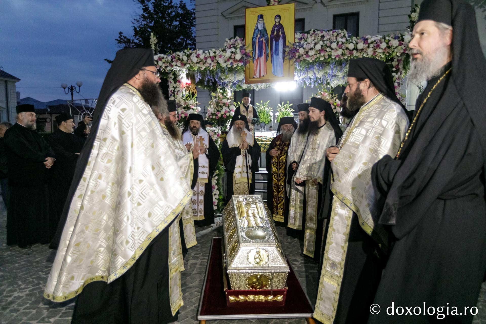 (Foto) Pelerinii, la pas pe Calea Sfinților Parascheva și Paisie