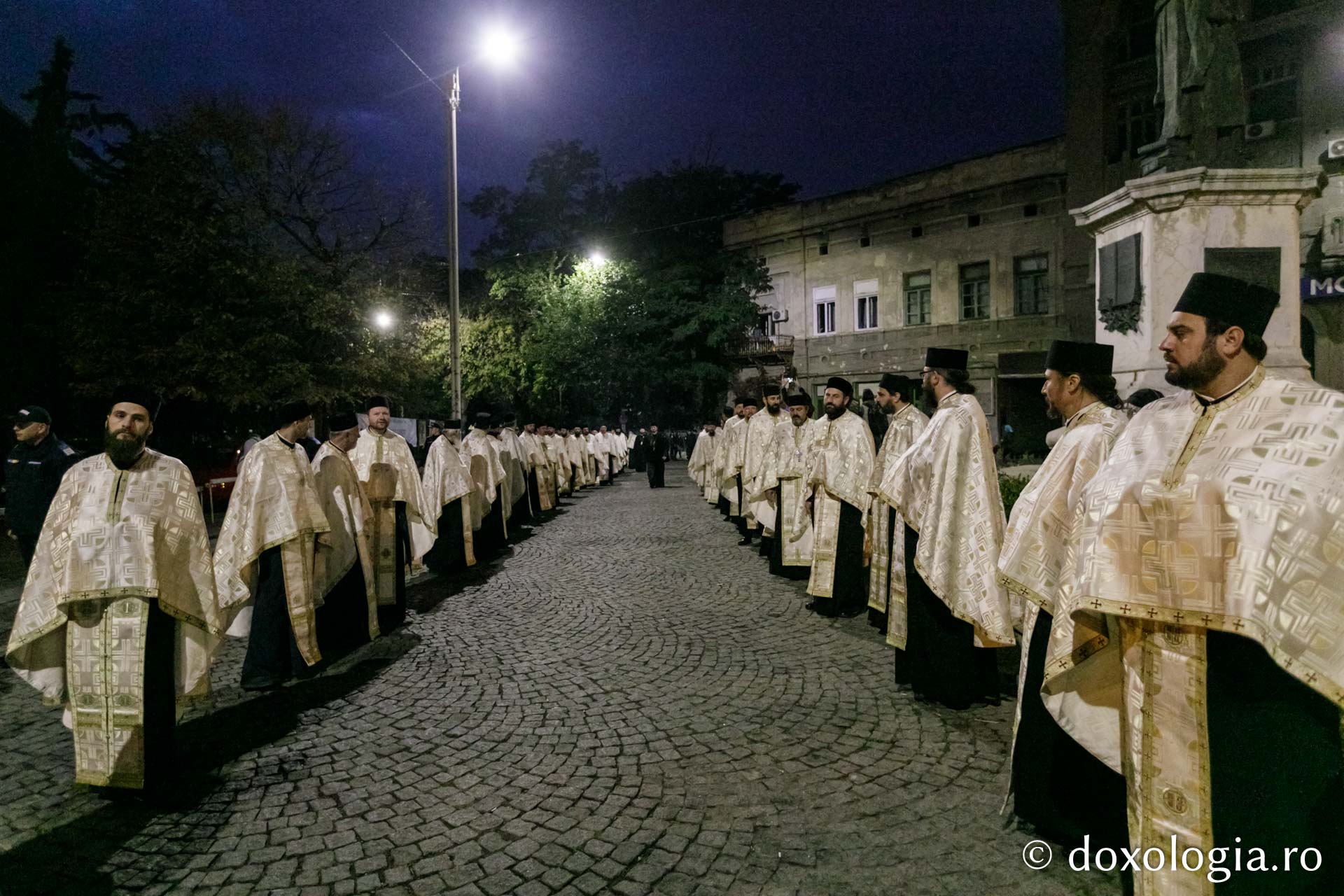 Hram 2022: Sfinții Parascheva și Paisie au unit la Iași, pe Cale, 20.000 de pelerini