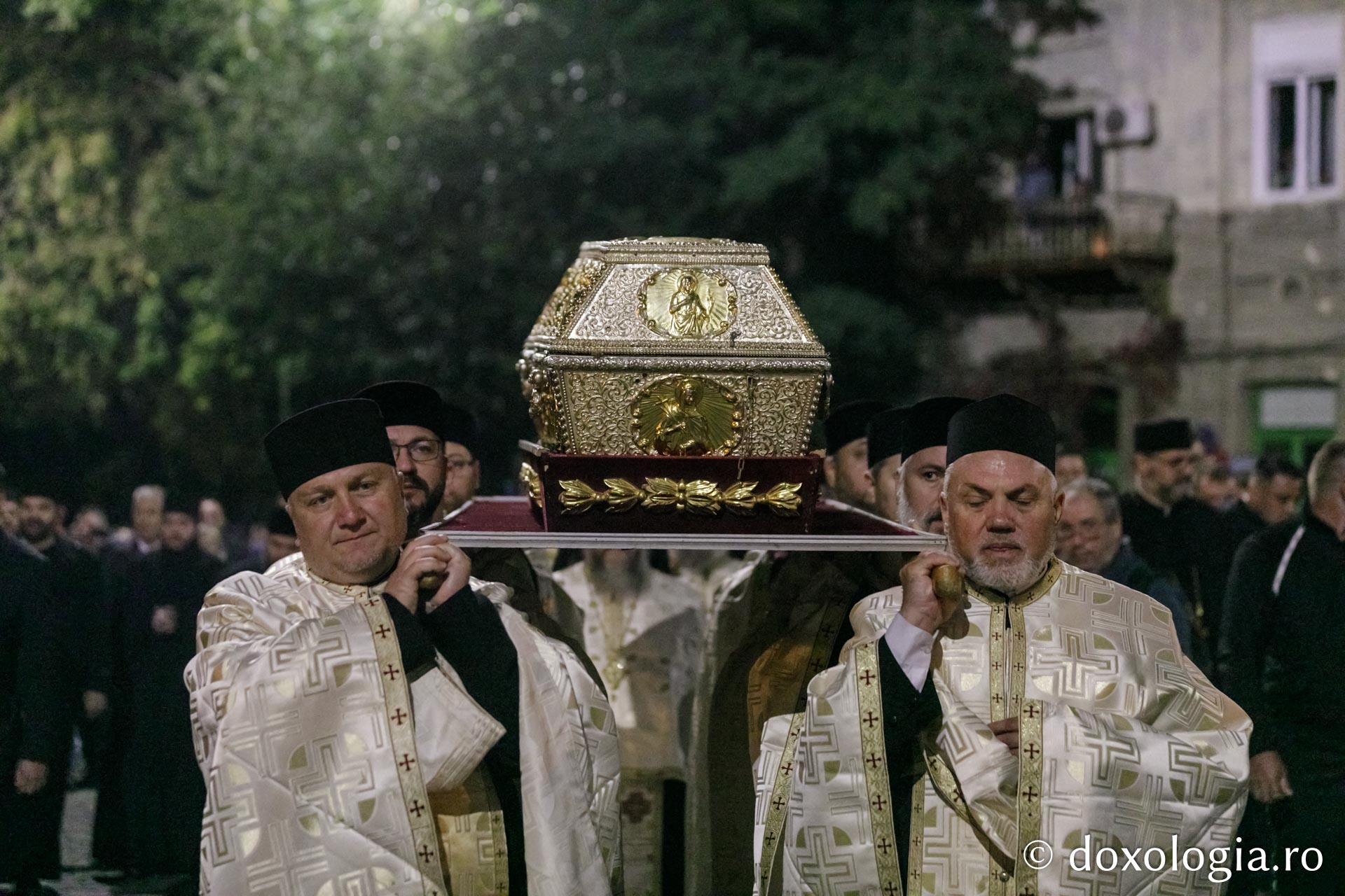 Hram 2022: Sfinții Parascheva și Paisie au unit la Iași, pe Cale, 20.000 de pelerini