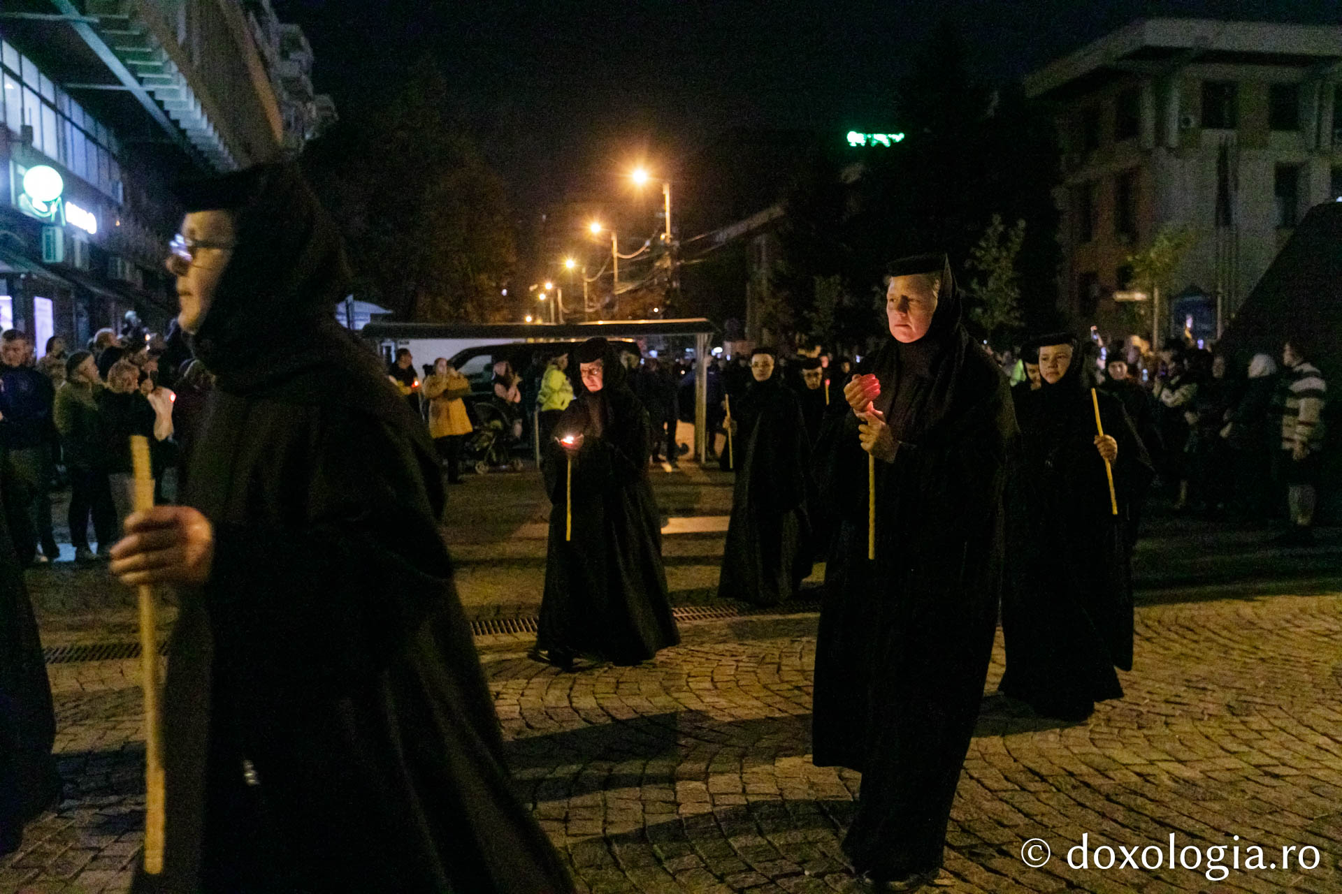 Hram 2022: Sfinții Parascheva și Paisie au unit la Iași, pe Cale, 20.000 de pelerini