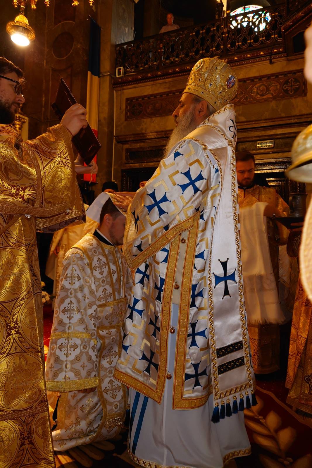 IPS Teofan, la Catedrala Mitropolitană din Iași: „Iubirea de săraci și rugăciunea pentru cei vrăjmași, medicament împotriva trufiei”