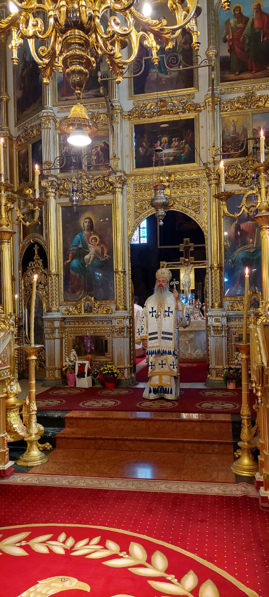 IPS Teofan, la Catedrala Mitropolitană din Iași: „Iubirea de săraci și rugăciunea pentru cei vrăjmași, medicament împotriva trufiei”