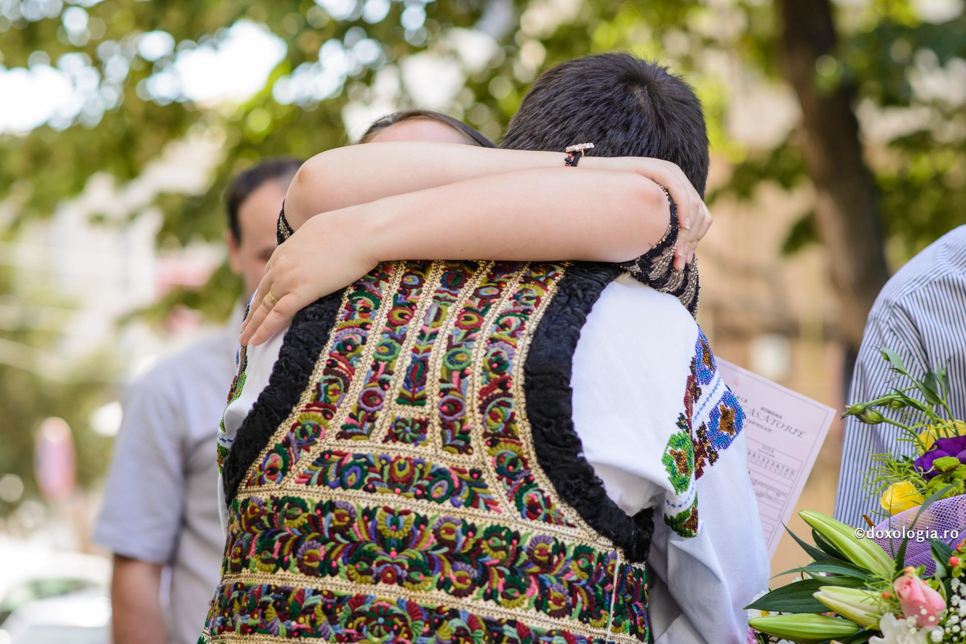 Cum poți ști dacă există compatibilitate fizică între tine și persoana iubită / Foto: Oana Nechifor îmbrățișare