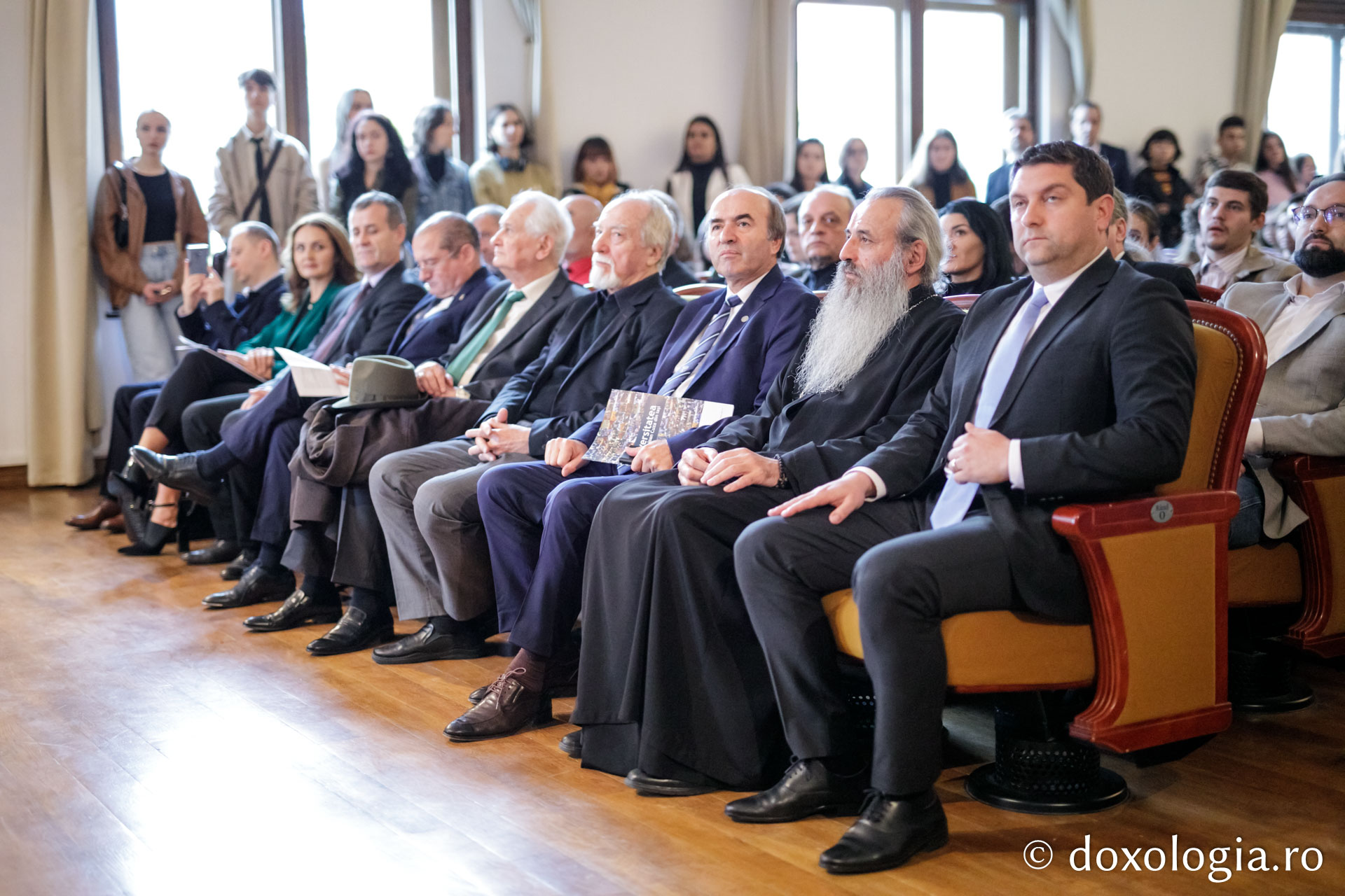 IPS Teofan, către studenții și cadrele didactice de la Universitatea de Arte: „Să vă dăruiască Dumnezeu un an universitar plin de odihnă sufletească!”