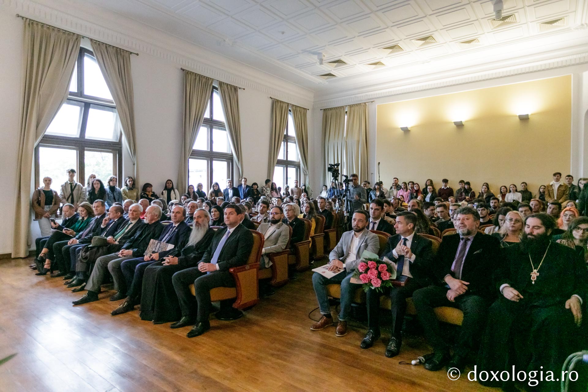 IPS Teofan, către studenții și cadrele didactice de la Universitatea de Arte: „Să vă dăruiască Dumnezeu un an universitar plin de odihnă sufletească!”