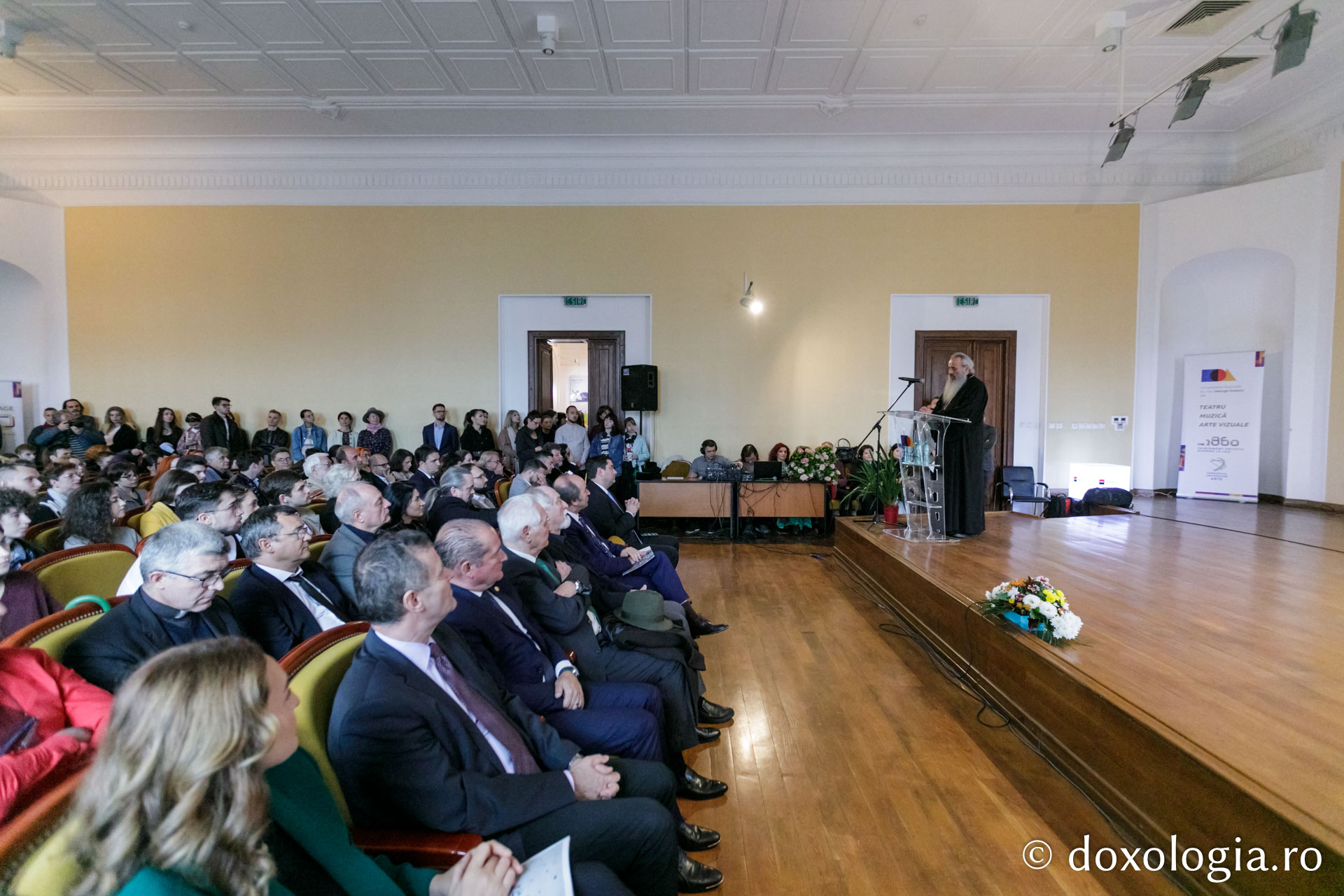 IPS Teofan, către studenții și cadrele didactice de la Universitatea de Arte: „Să vă dăruiască Dumnezeu un an universitar plin de odihnă sufletească!”