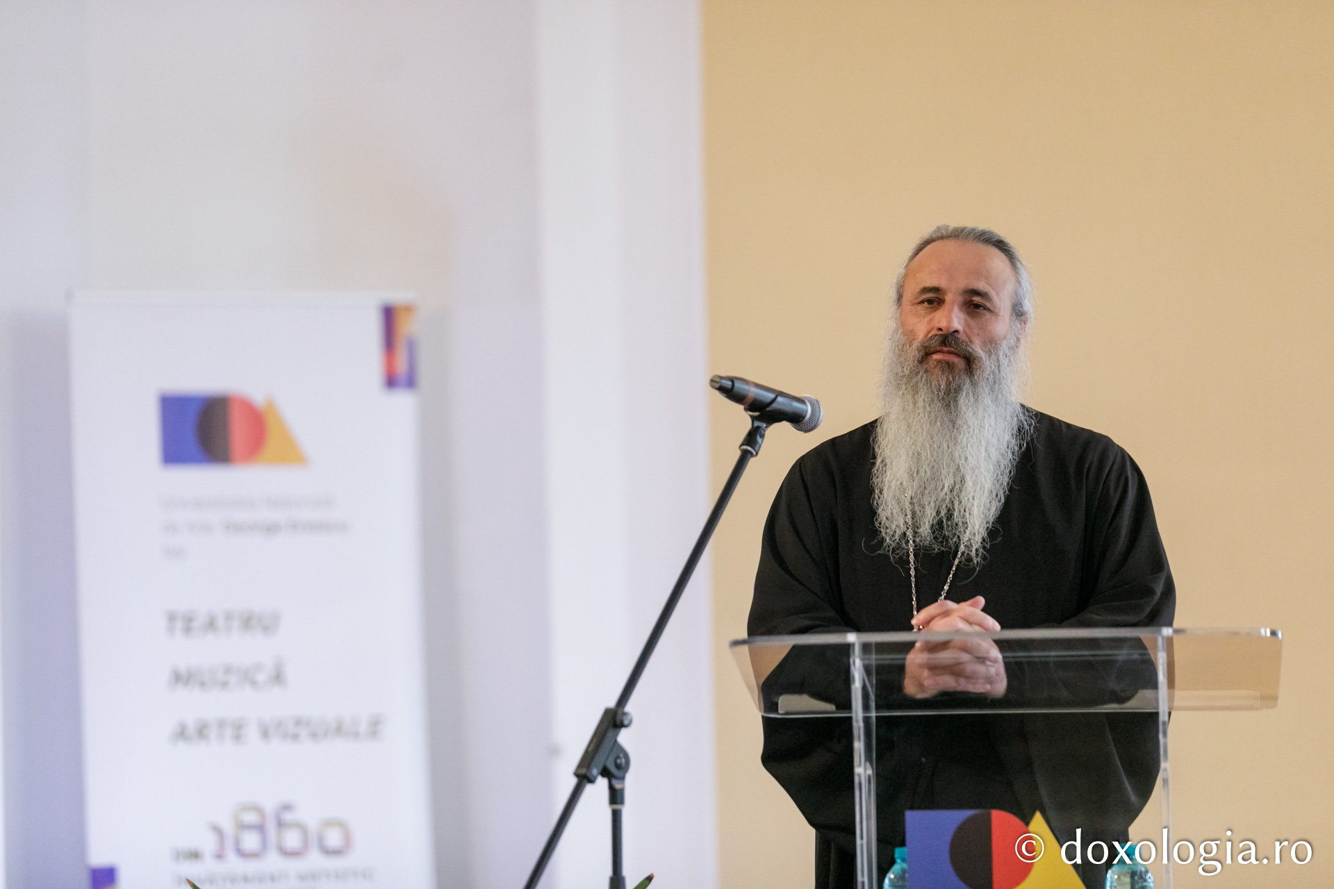 IPS Teofan, către studenții și cadrele didactice de la Universitatea de Arte: „Să vă dăruiască Dumnezeu un an universitar plin de odihnă sufletească!”