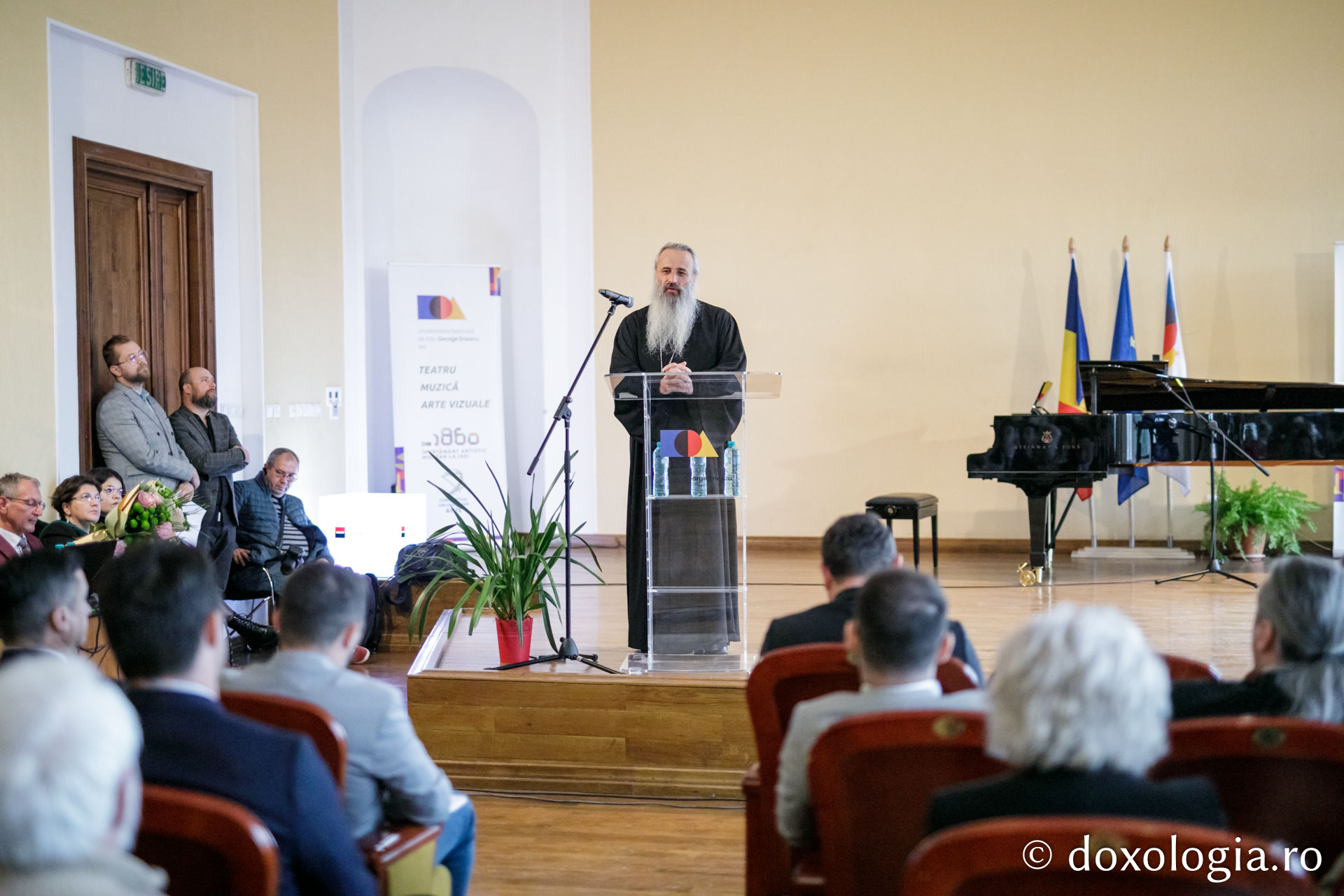 IPS Teofan, către studenții și cadrele didactice de la Universitatea de Arte: „Să vă dăruiască Dumnezeu un an universitar plin de odihnă sufletească!”