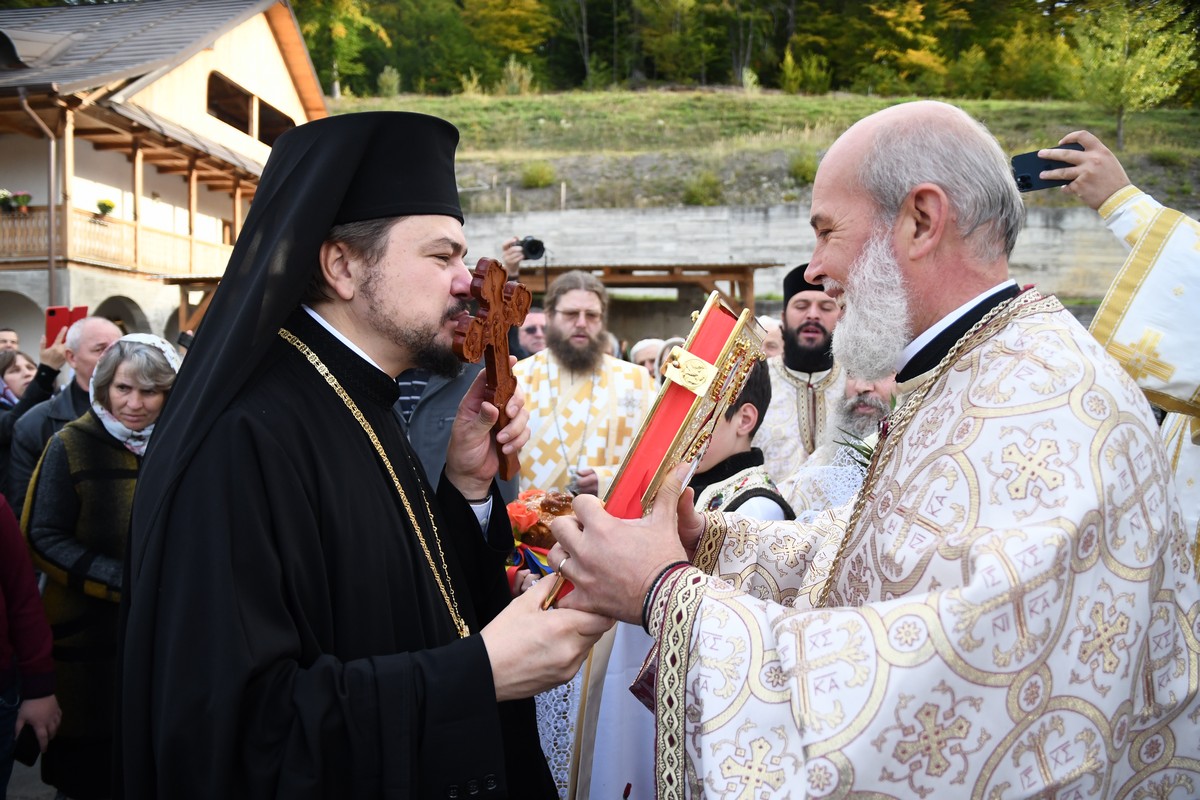 Hramul Mănăstirii Bisericani, serbat prin Liturghie arhierească