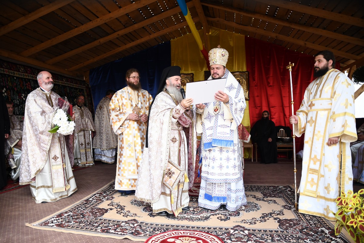 Hramul Mănăstirii Bisericani, serbat prin Liturghie arhierească