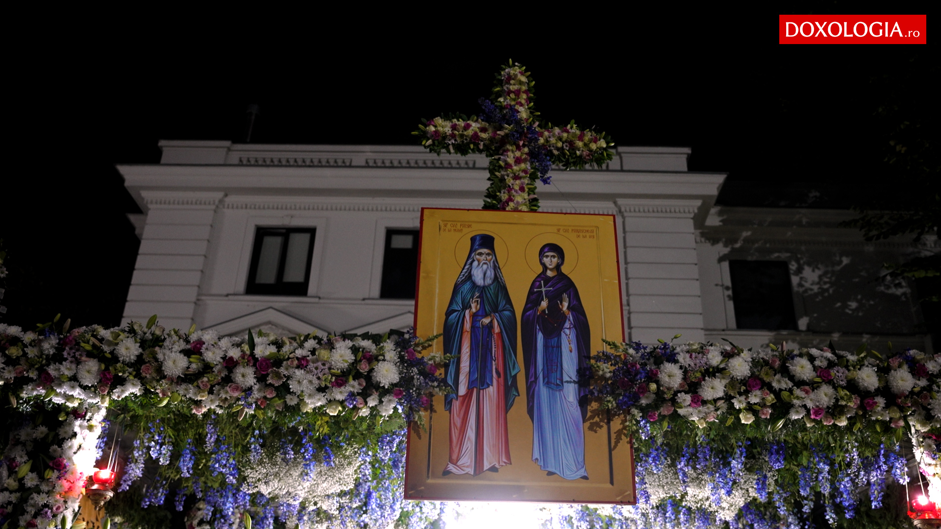 (Video) Timelapse: Veșmânt de flori pentru baldachinul Sfintei Cuvioase Parascheva – Hram 2022