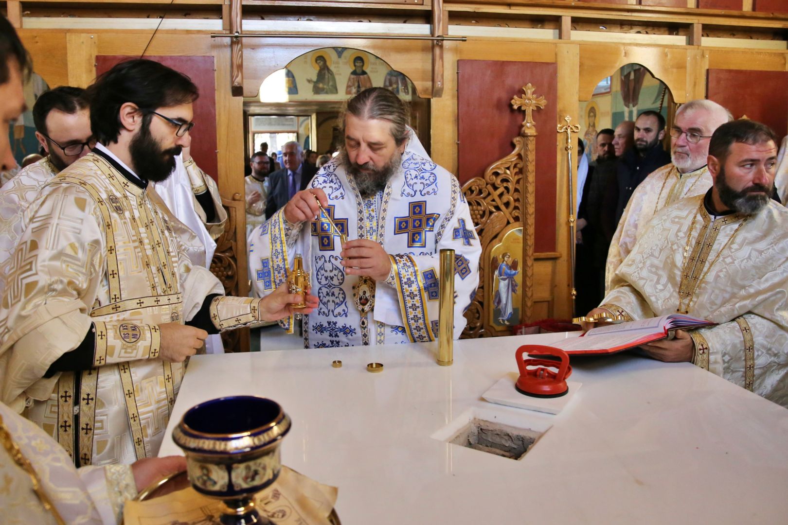 Biserica din Popricani a fost resfințită de PS Nichifor Botoșăneanul