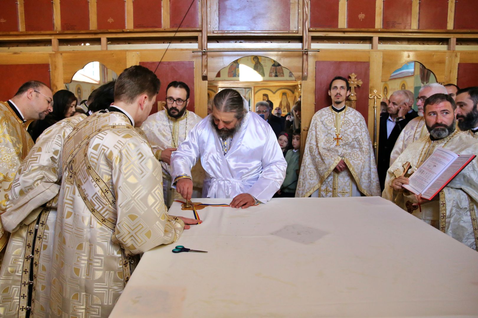 Biserica din Popricani a fost resfințită de PS Nichifor Botoșăneanul