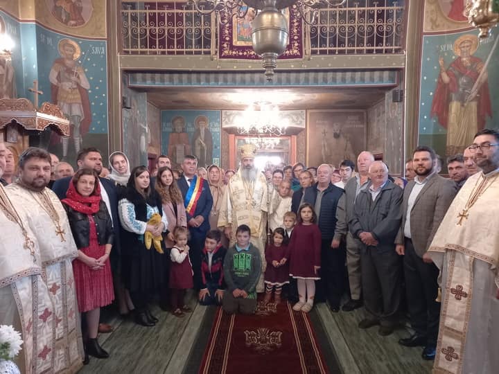 Liturghie arhierească în Parohia Hodora, Protopopiatul Hârlău