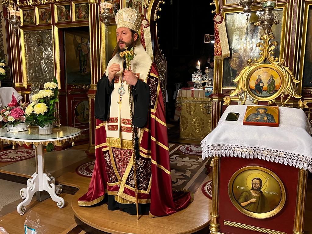 Slujire arhierească la Biserica „Sfânta Parascheva” din Iaşi: „Dumnezeu nu-Și ține sfințenia doar pentru El”