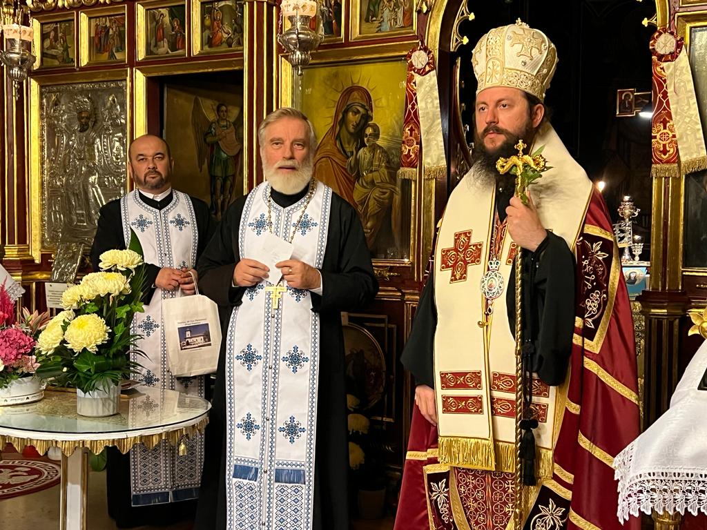 Slujire arhierească la Biserica „Sfânta Parascheva” din Iaşi: „Dumnezeu nu-Și ține sfințenia doar pentru El”