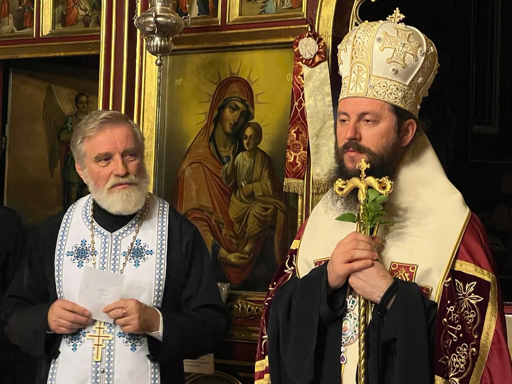 Slujire arhierească la Biserica „Sfânta Parascheva” din Iaşi: „Dumnezeu nu-Și ține sfințenia doar pentru El”
