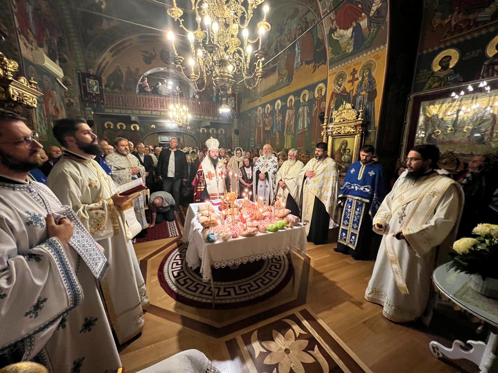 Slujire arhierească la Biserica „Sfânta Parascheva” din Iaşi: „Dumnezeu nu-Și ține sfințenia doar pentru El”