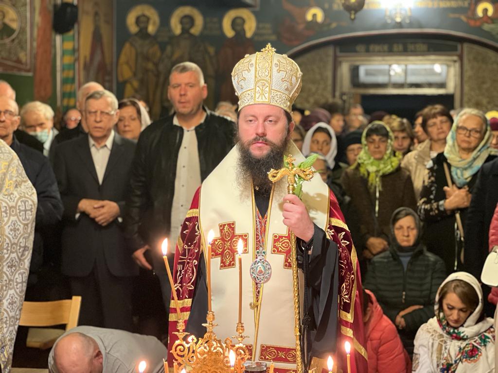 Slujire arhierească la Biserica „Sfânta Parascheva” din Iaşi: „Dumnezeu nu-Și ține sfințenia doar pentru El”