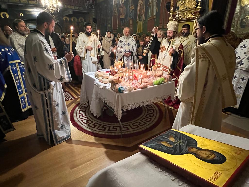 Slujire arhierească la Biserica „Sfânta Parascheva” din Iaşi: „Dumnezeu nu-Și ține sfințenia doar pentru El”