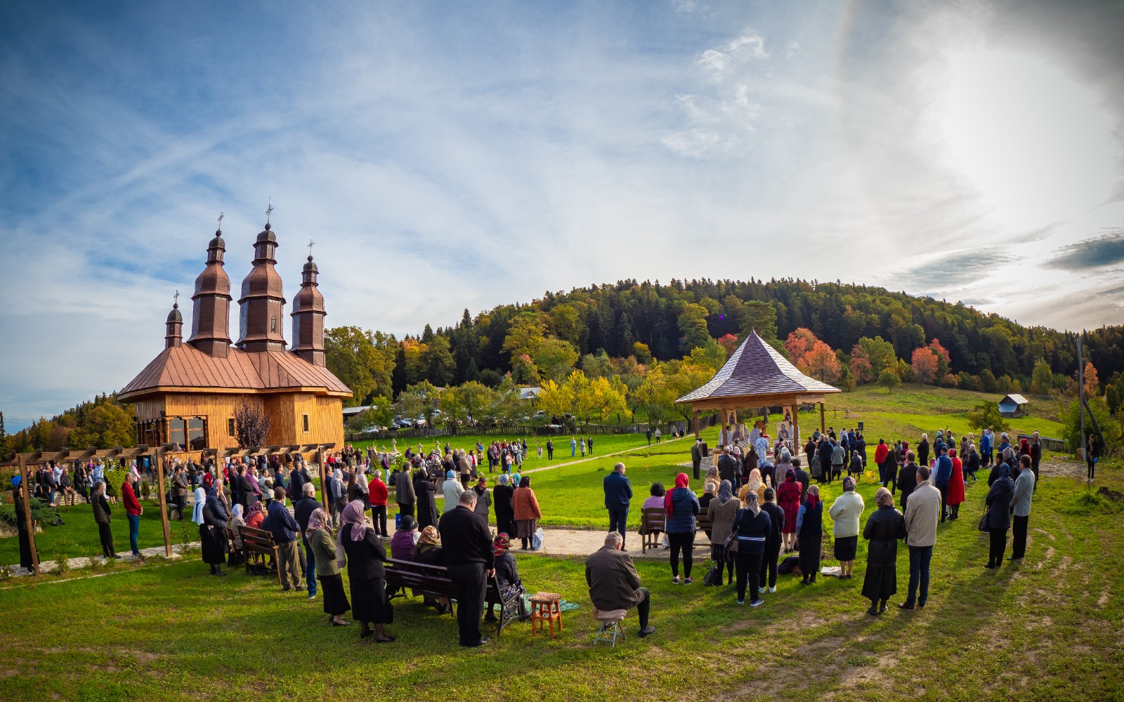 (Foto) Acoperământul Maicii Domnului – Hram în Poiana Raiului de la Pocrov