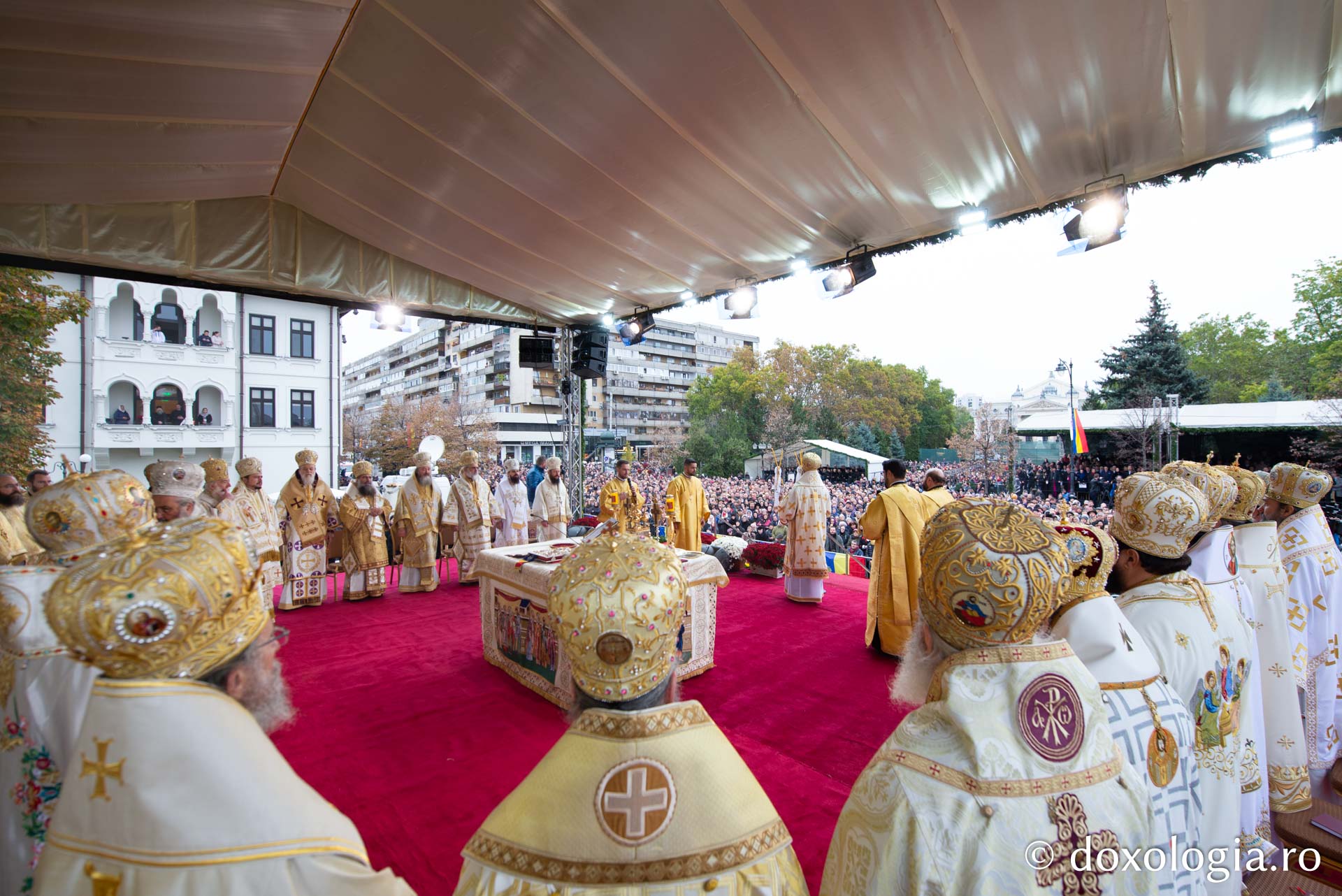 (Foto) Soborul de ierarhi slujitori – Hramul Sfintei Cuvioase Parascheva, 2022