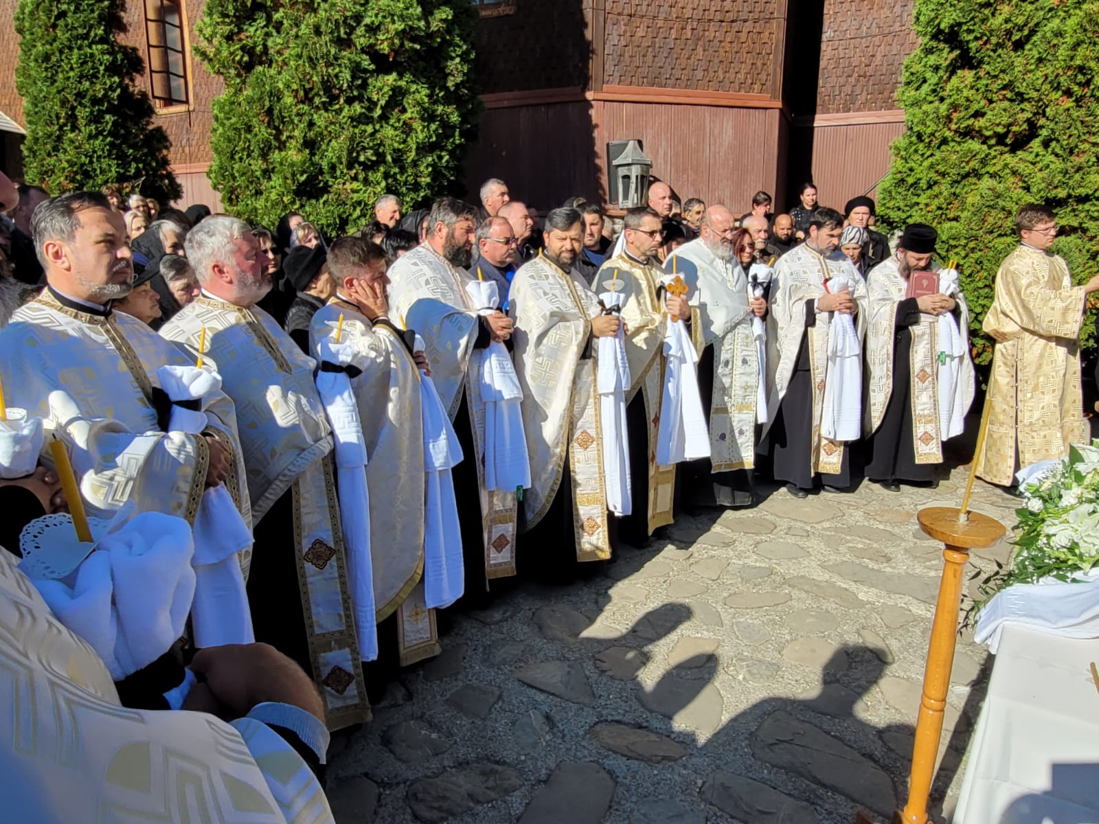 Părintele Lucian Mocănașu a fost înmormântat