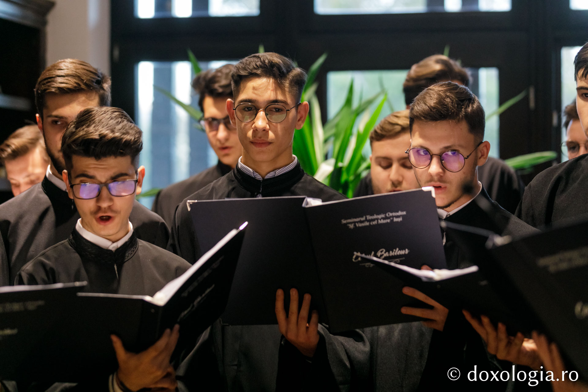 Hram 	2022: Prezentare de carte şi miniconcert dedicat Sfintei Cuvioase Parascheva, la Librăria Doxologia