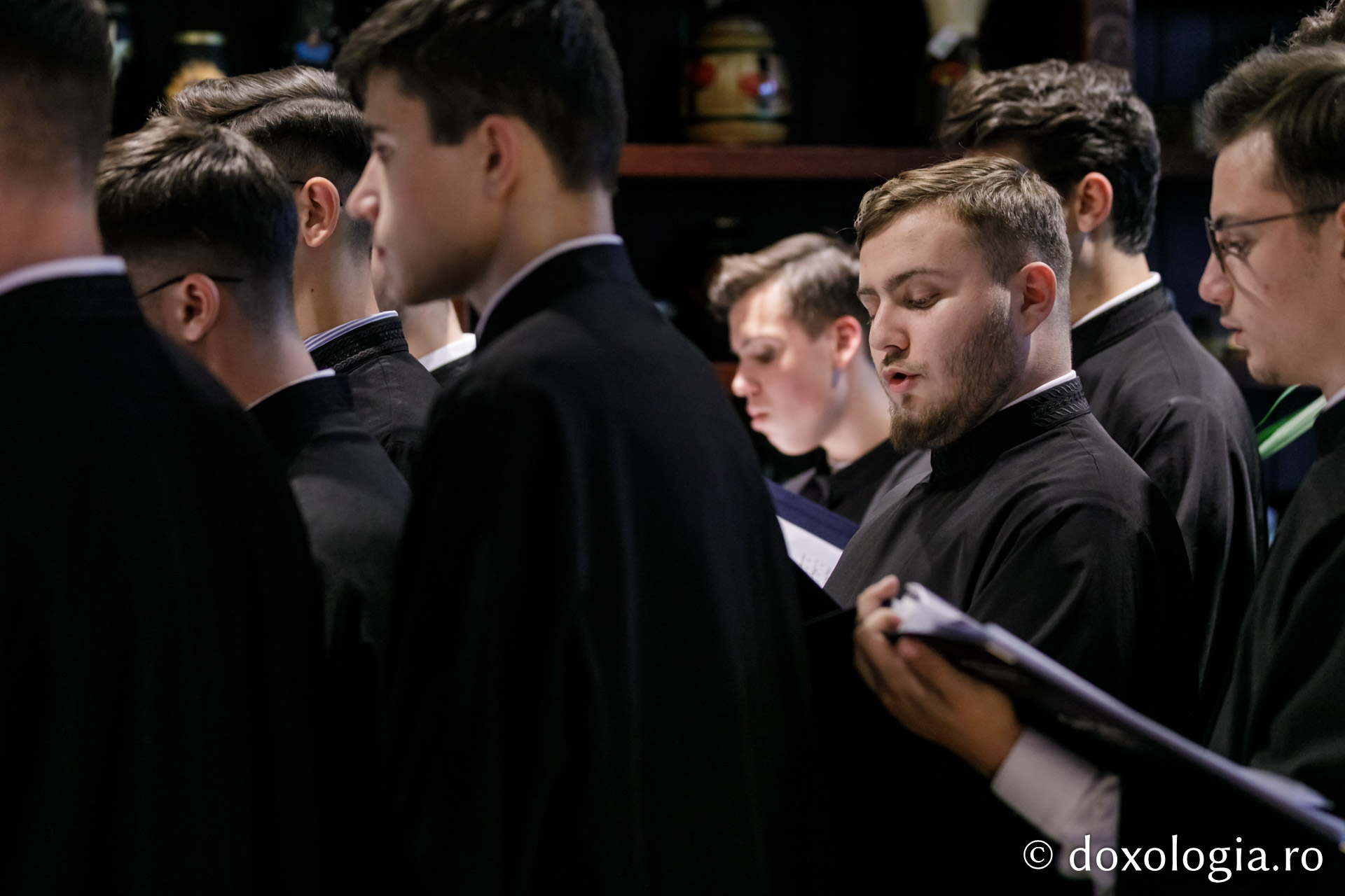 Hram 	2022: Prezentare de carte şi miniconcert dedicat Sfintei Cuvioase Parascheva, la Librăria Doxologia