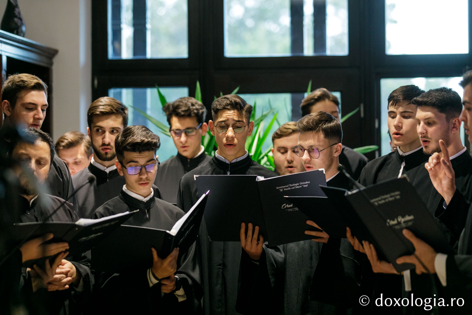 Hram 	2022: Prezentare de carte şi miniconcert dedicat Sfintei Cuvioase Parascheva, la Librăria Doxologia