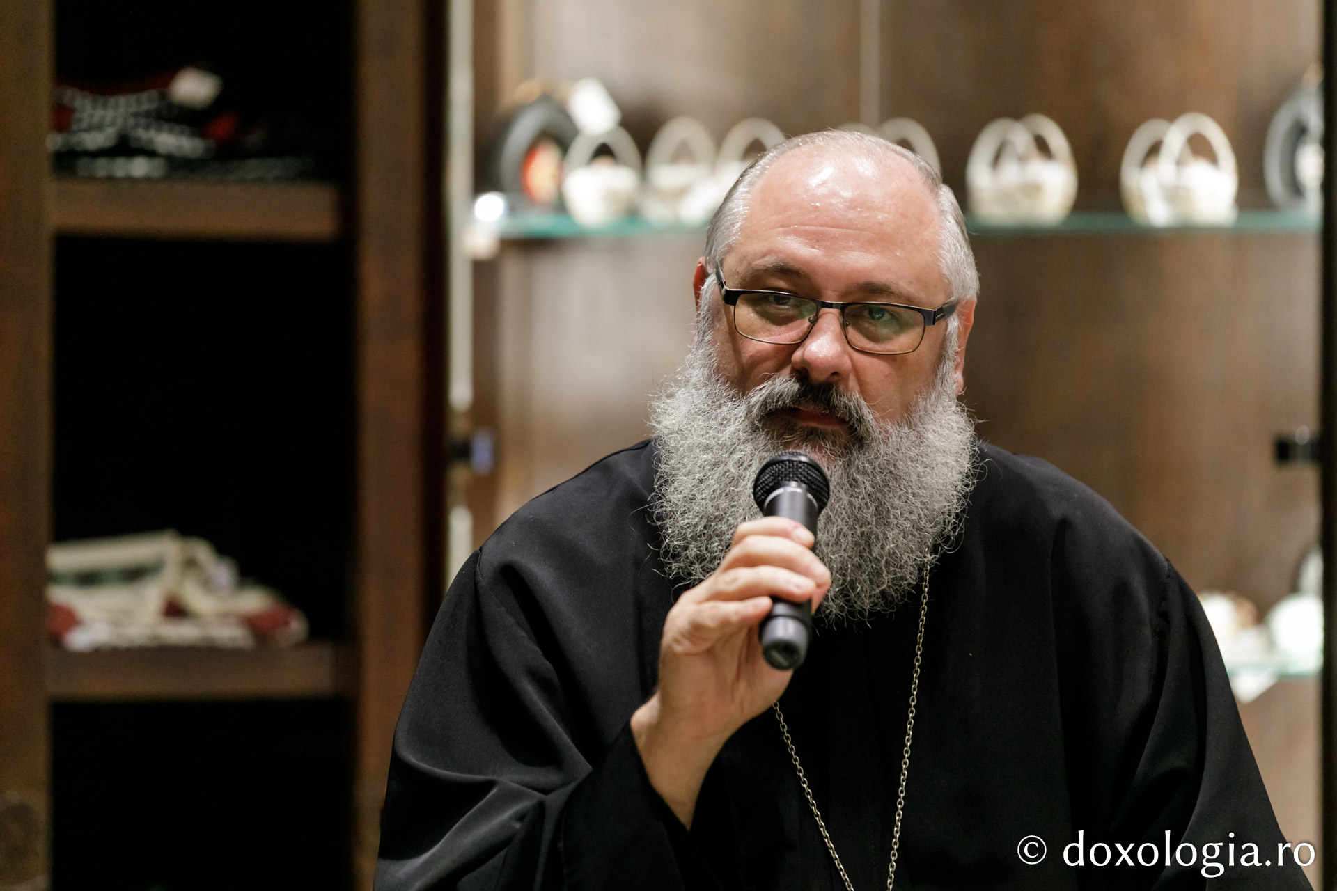 Hram 	2022: Prezentare de carte şi miniconcert dedicat Sfintei Cuvioase Parascheva, la Librăria Doxologia