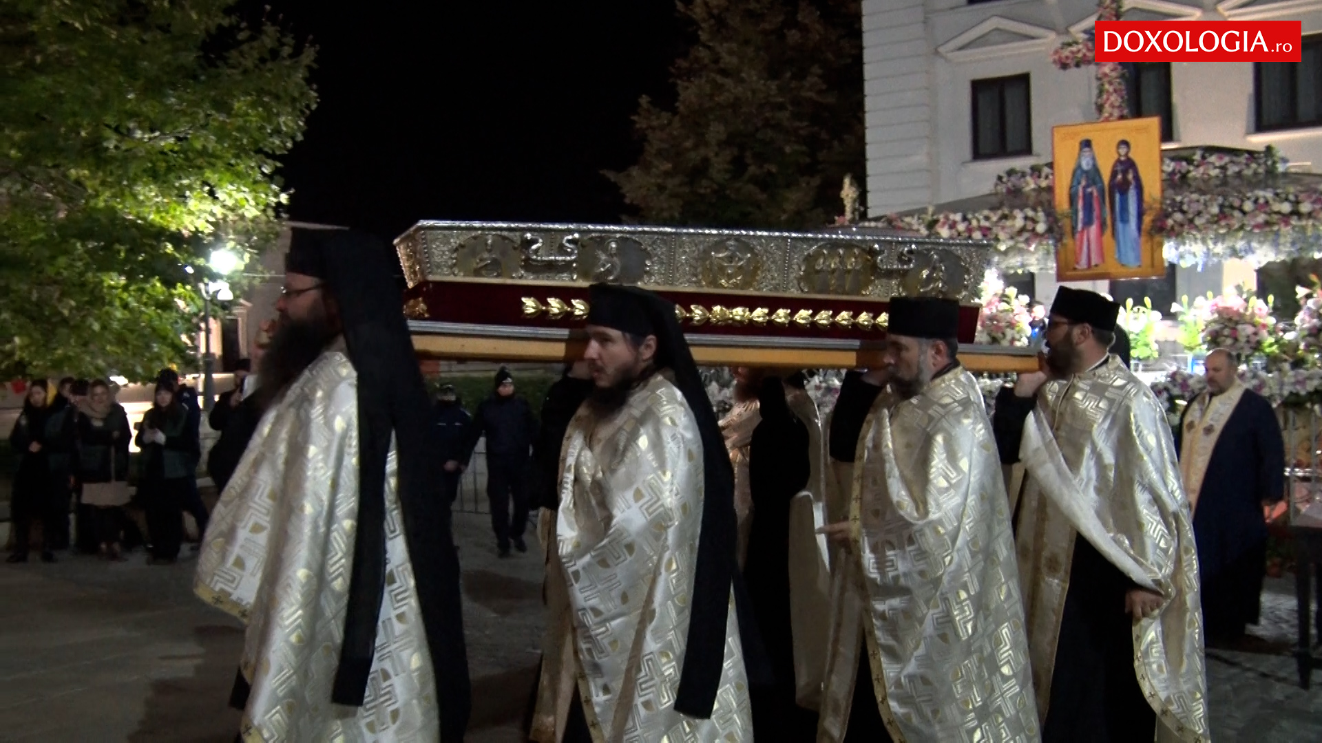 (Video) Moaștele Sfintei Parascheva au fost introduse în Catedrală