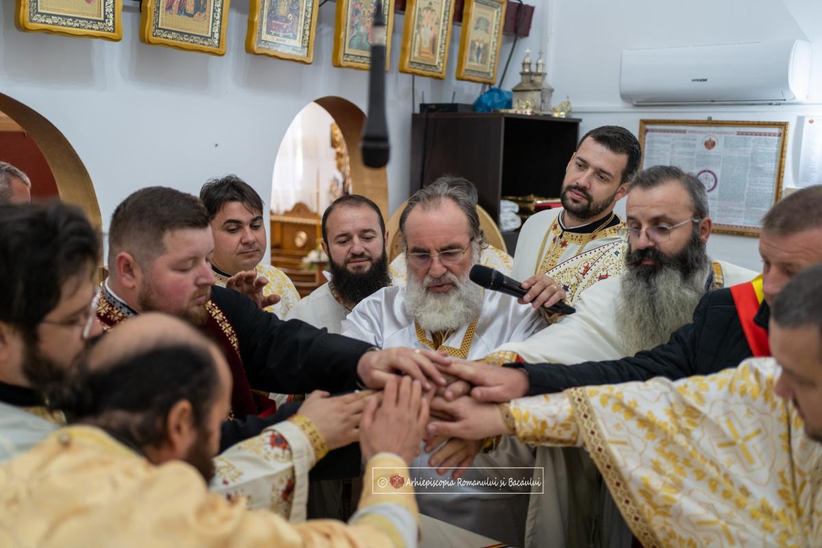 Resfințirea bisericii Parohiei Oniceni, Protopopiatul Roman