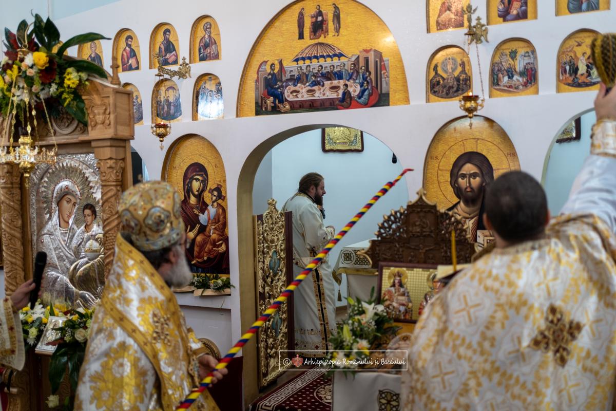 Resfințirea bisericii Parohiei Oniceni, Protopopiatul Roman