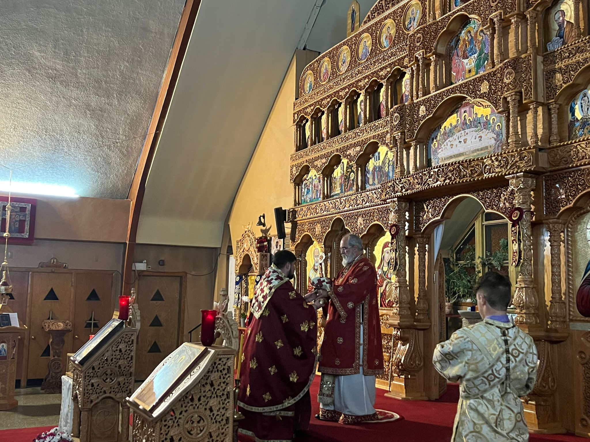 Priveghere de noapte  la Catedrala Episcopală „Sfântul Mare Mucenic Gheorghe”  din Saint-Hubert, QC
