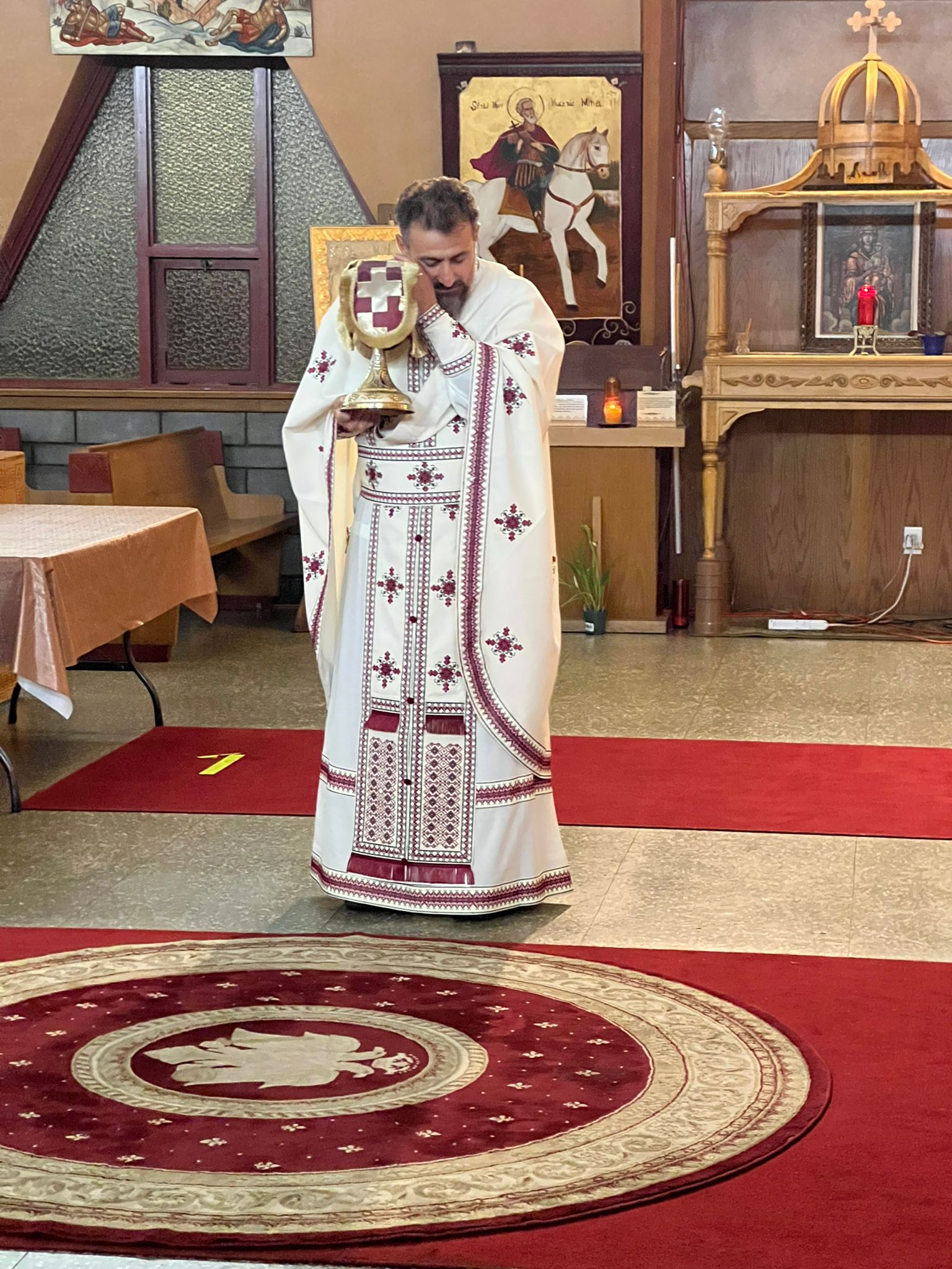 Priveghere de noapte  la Catedrala Episcopală „Sfântul Mare Mucenic Gheorghe”  din Saint-Hubert, QC