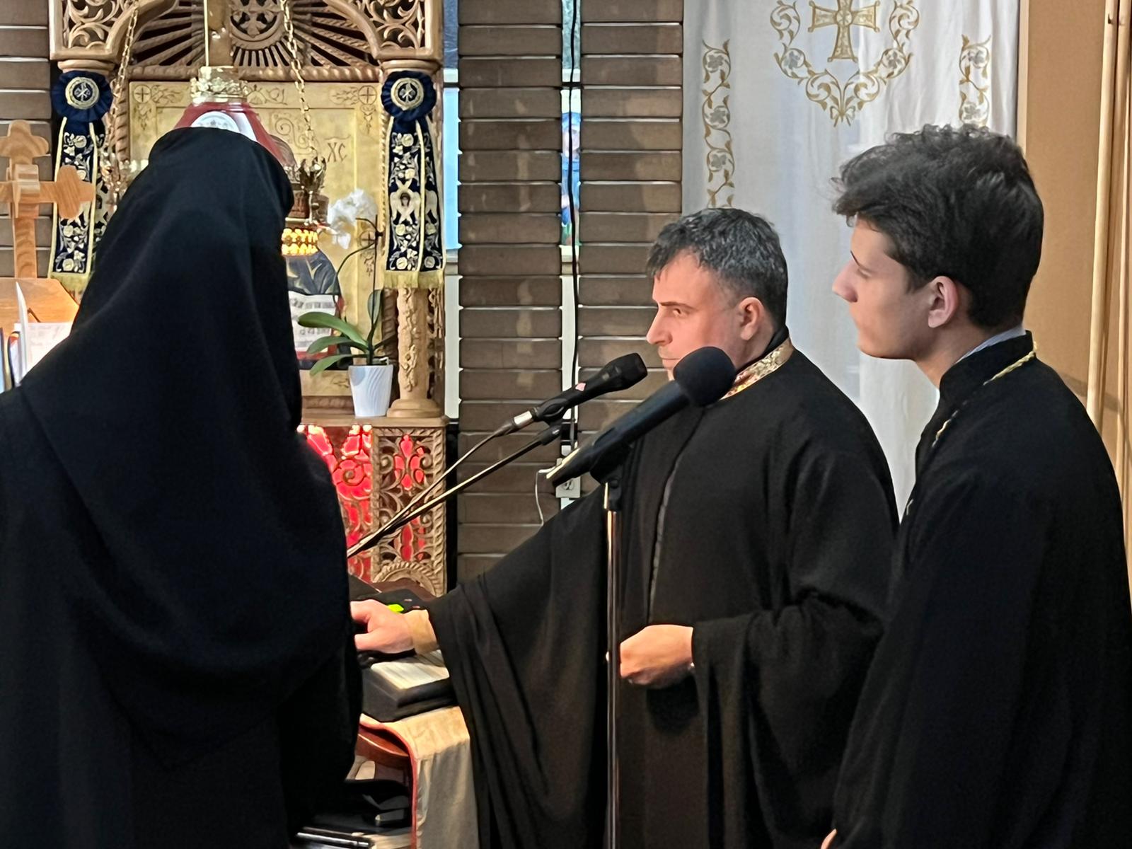 Priveghere de noapte  la Catedrala Episcopală „Sfântul Mare Mucenic Gheorghe”  din Saint-Hubert, QC