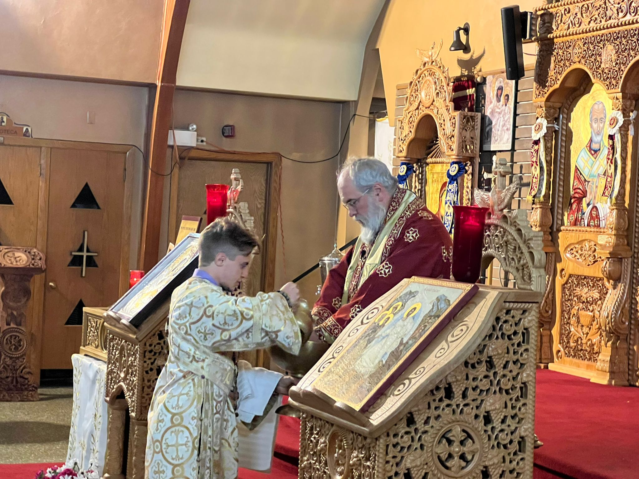 Priveghere de noapte  la Catedrala Episcopală „Sfântul Mare Mucenic Gheorghe”  din Saint-Hubert, QC