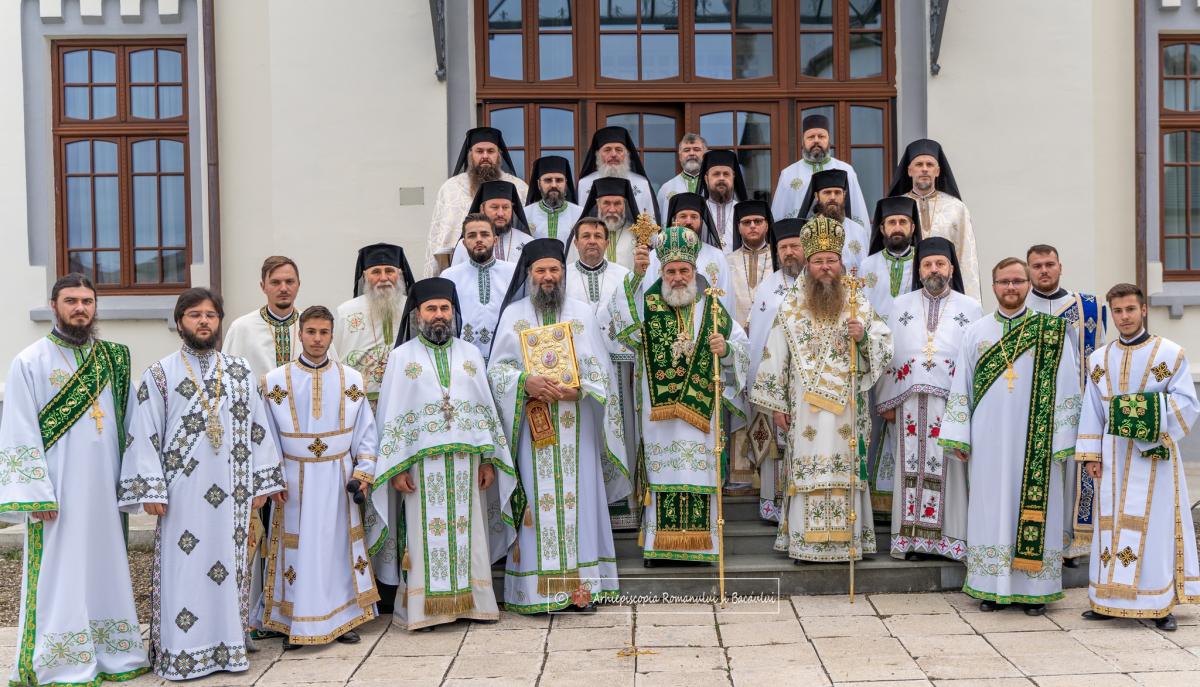 Slujbe arhiereşti la hramul Catedralei Arhiepiscopale din Roman