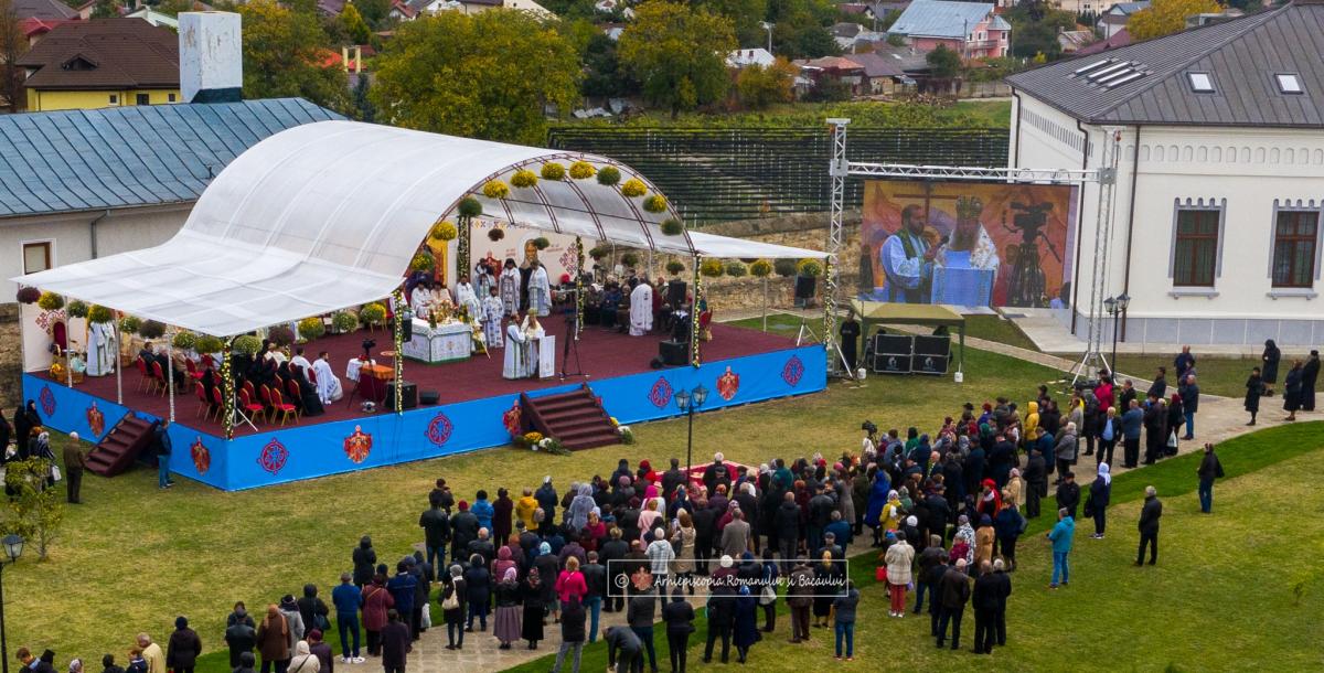 Slujbe arhiereşti la hramul Catedralei Arhiepiscopale din Roman