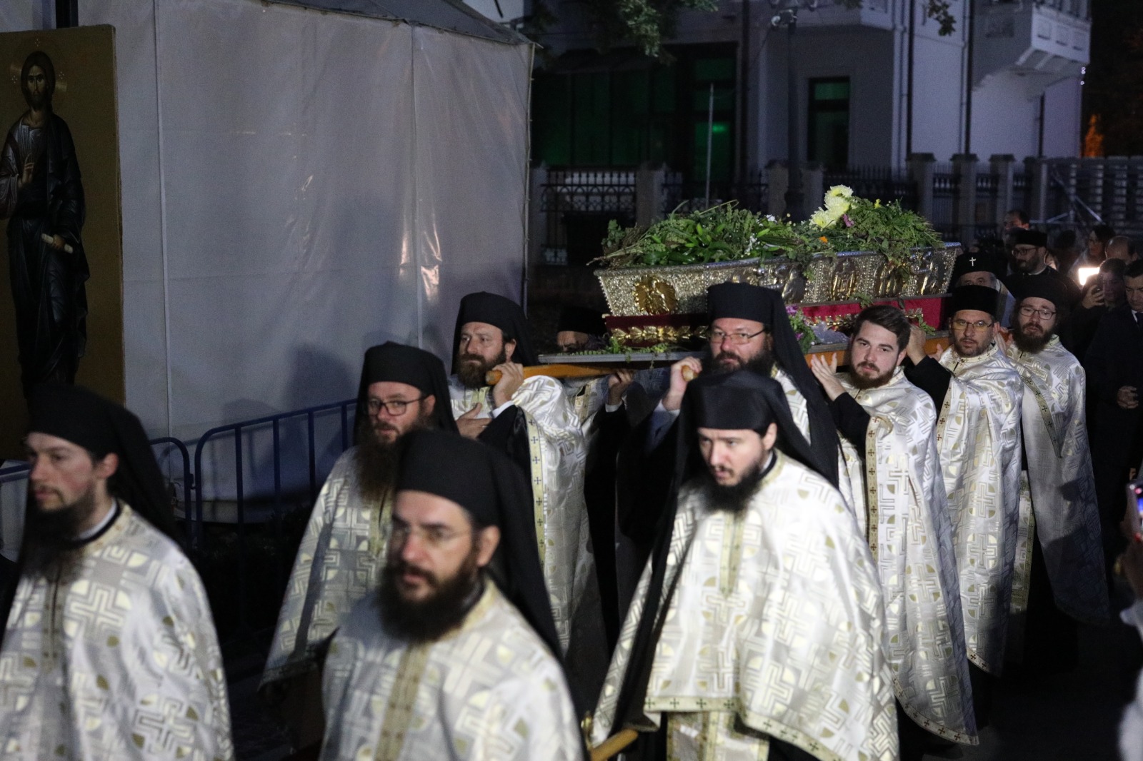 Hram 2022: Sfânta Cuvioasă Parascheva își așteaptă pelerinii în curtea catedralei