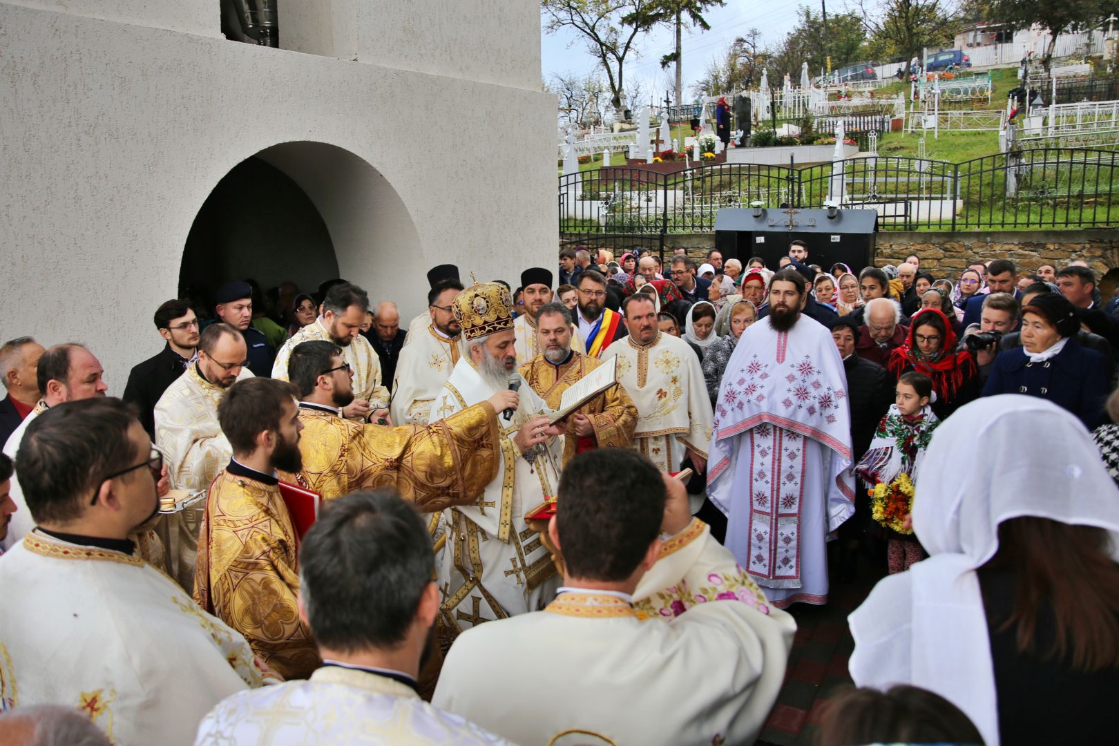 Biserica din Todirești a fost sfințită de Mitropolitul Moldovei și Bucovinei