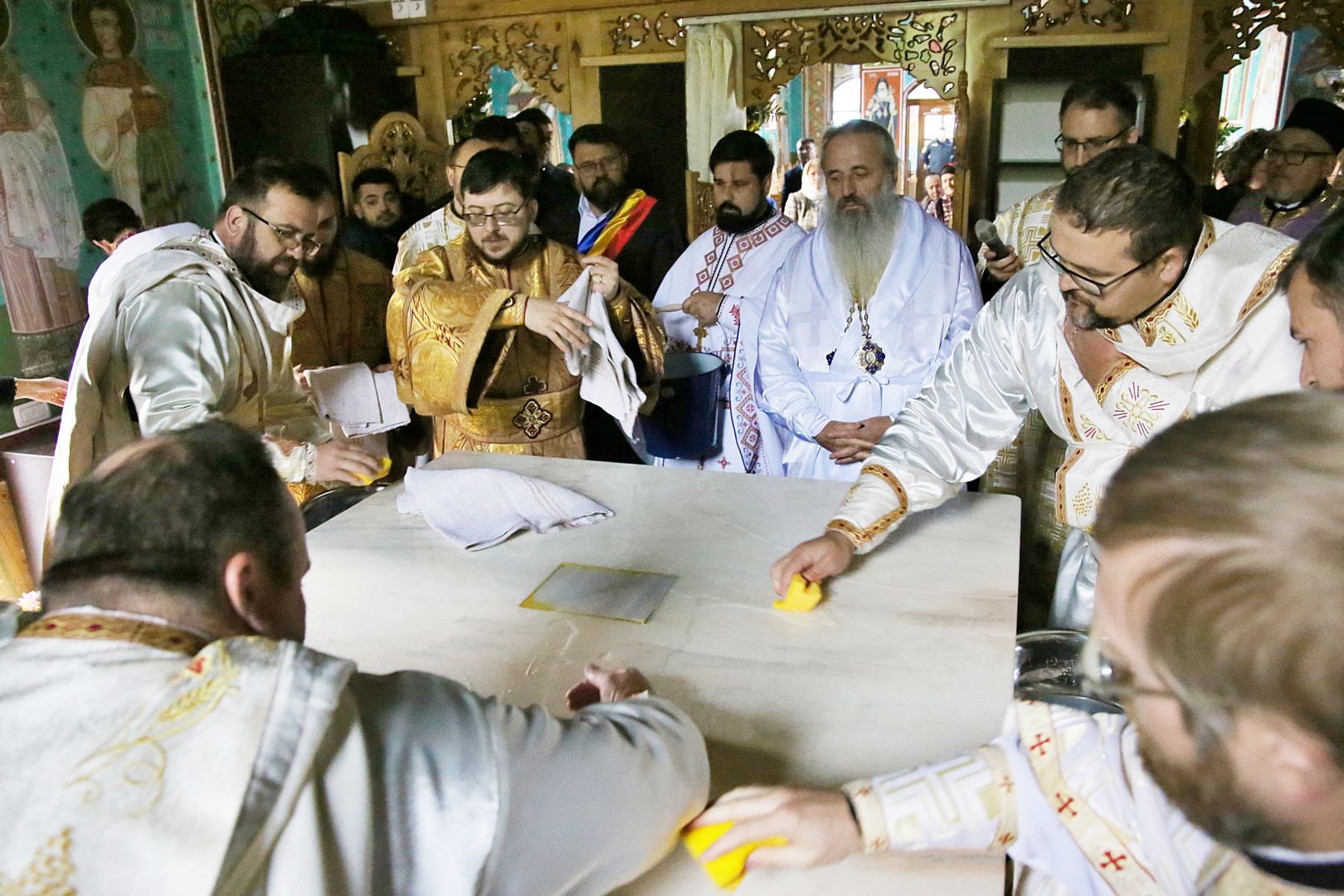 Biserica din Todirești a fost sfințită de Mitropolitul Moldovei și Bucovinei