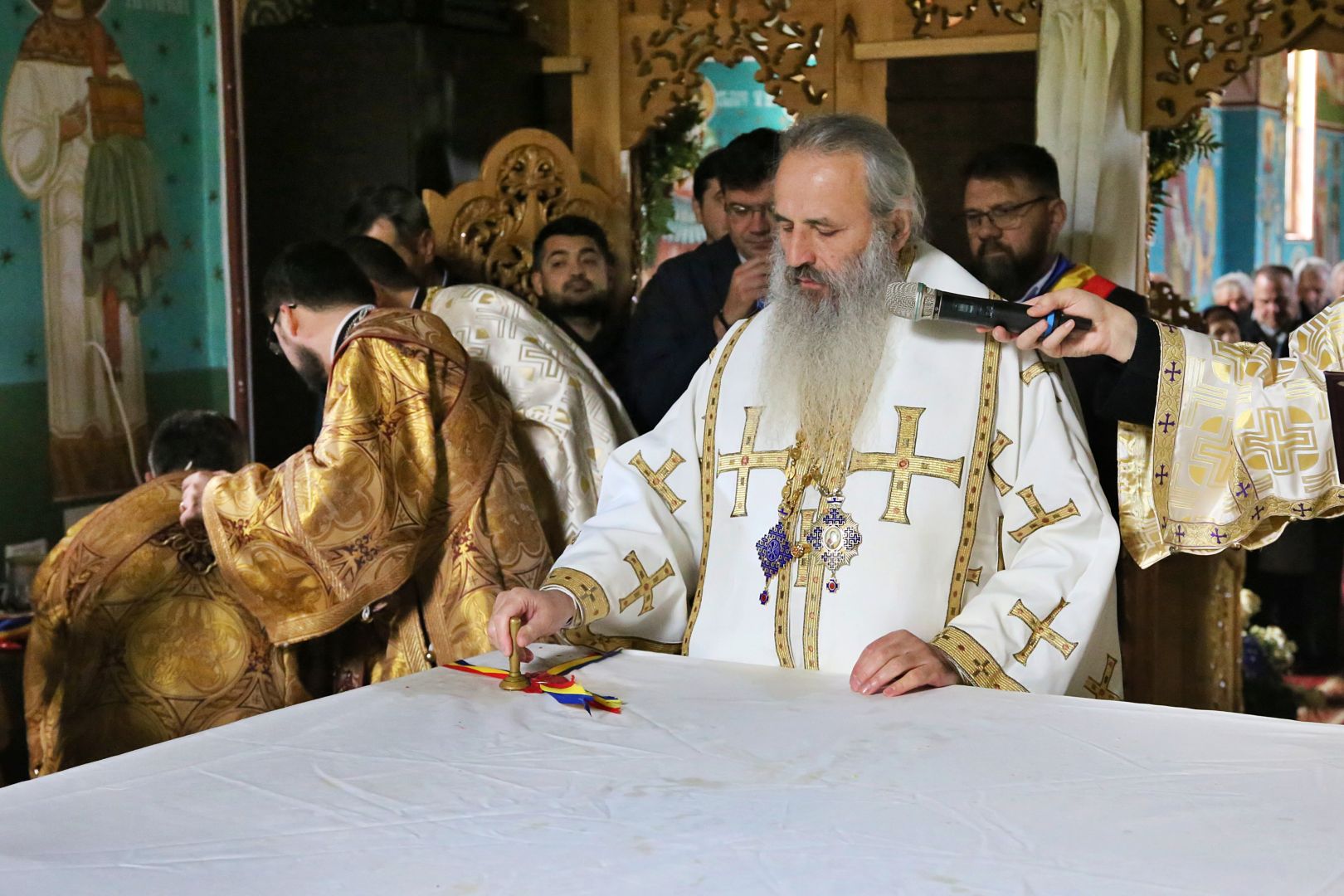 Biserica din Todirești a fost sfințită de Mitropolitul Moldovei și Bucovinei