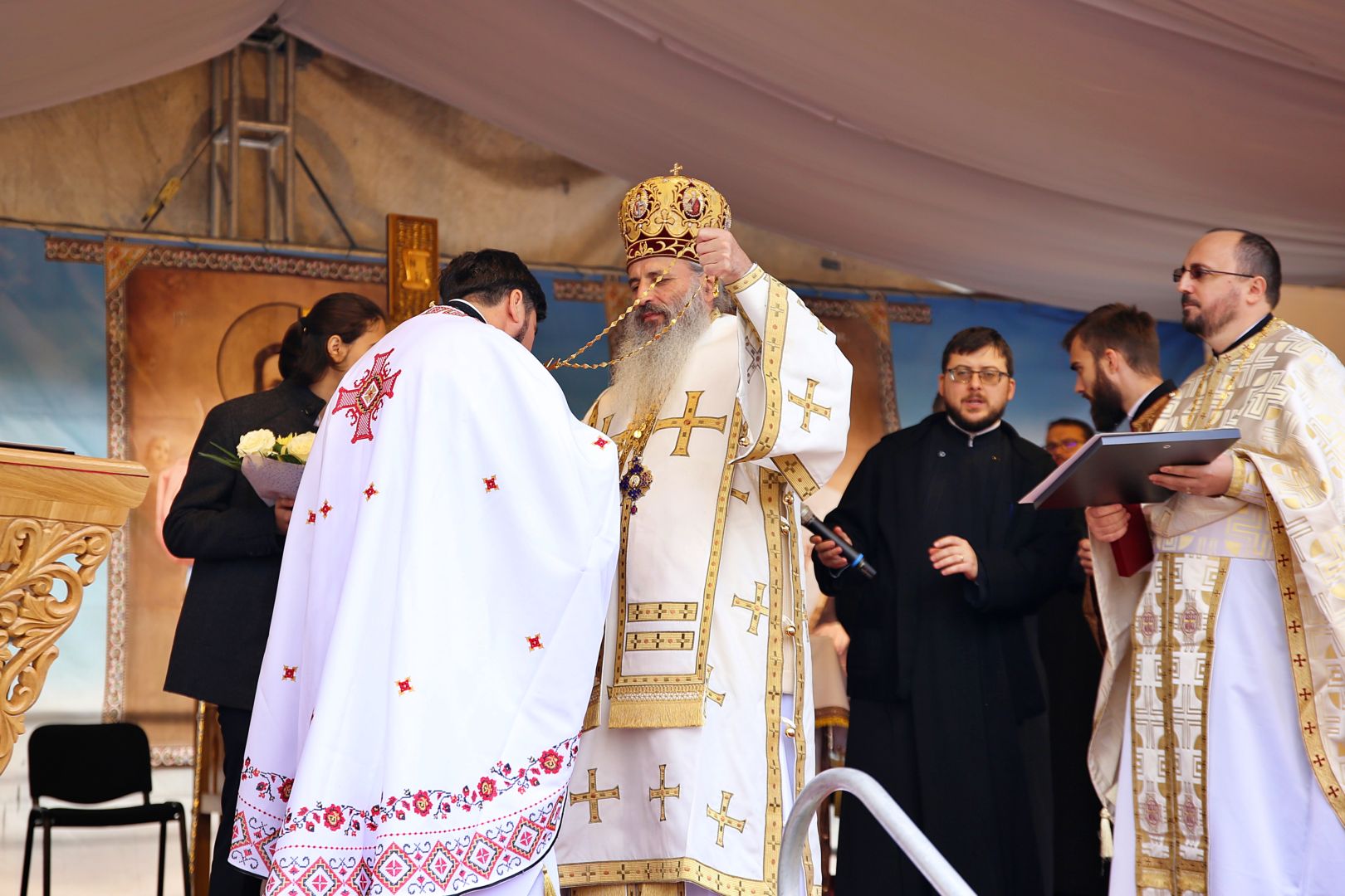 Biserica din Todirești a fost sfințită de Mitropolitul Moldovei și Bucovinei