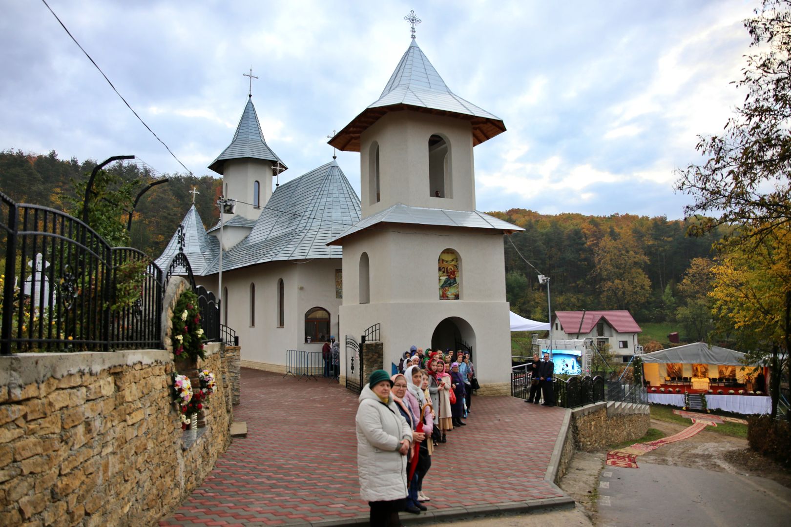Biserica din Todirești a fost sfințită de Mitropolitul Moldovei și Bucovinei