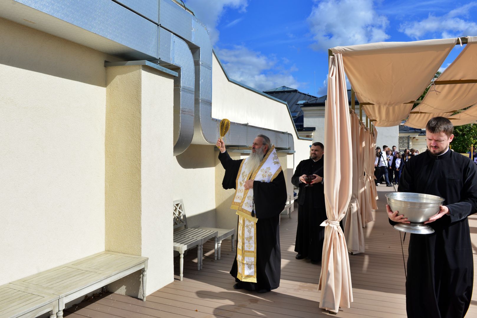 Noua clădire a Liceului „Varlaam Mitropolitul” din Iași a fost binecuvântată. IPS Teofan: „Să aveți trei direcții: apropierea de Dumnezeu, pregătirea profesională și pregătirea pentru viața de familie”