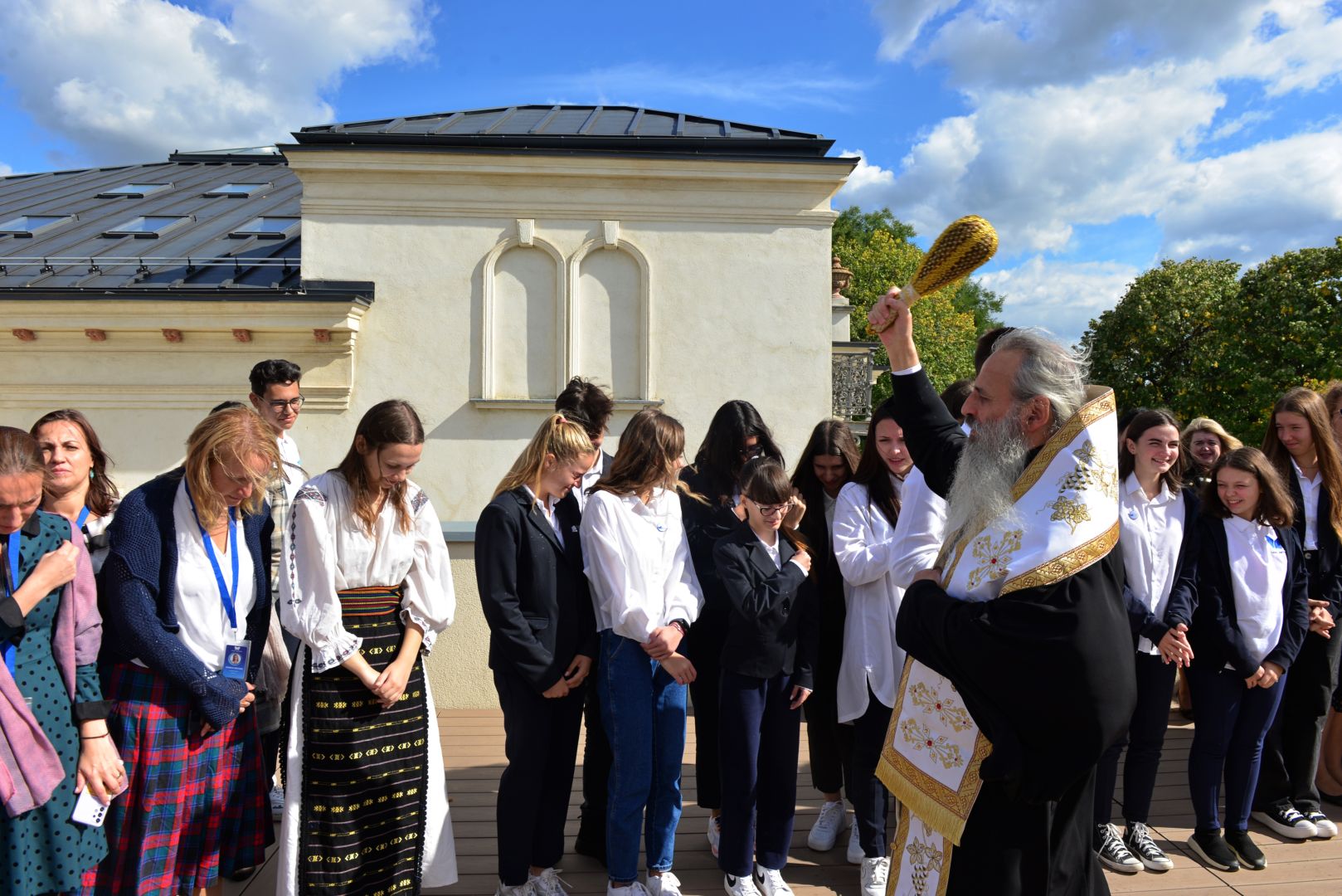 Noua clădire a Liceului „Varlaam Mitropolitul” din Iași a fost binecuvântată. IPS Teofan: „Să aveți trei direcții: apropierea de Dumnezeu, pregătirea profesională și pregătirea pentru viața de familie”