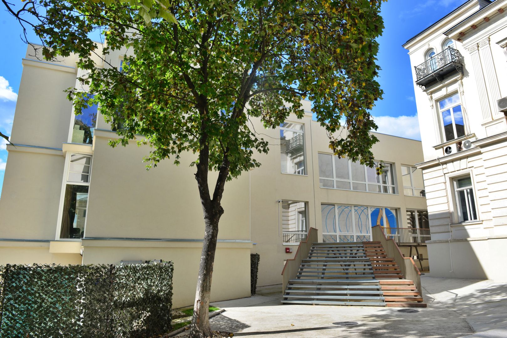 Noua clădire a Liceului „Varlaam Mitropolitul” din Iași a fost binecuvântată. IPS Teofan: „Să aveți trei direcții: apropierea de Dumnezeu, pregătirea profesională și pregătirea pentru viața de familie”